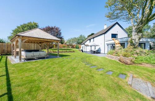 Woolfardisworthy House | 4 Bed in Woolfardisworthy oc-s32421