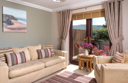 Cwm-twrch Isaf House | 4 Bed in Ystradgynlais BN343