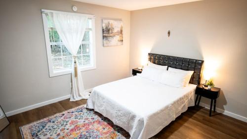 Bynum House | 4 Bed Moroccan style, min to UNC, Kids Essentials, Crib, walk to Golf