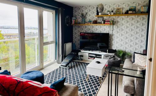 Penarth House | 4 bed Townhouse with spectacular views 4 miles from Cardiff 10min drive or train journey to city centre