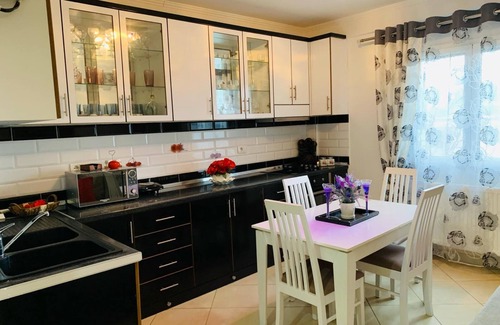 Fier Villa | 4 Bed Villa - Sleeps 9 - Pets - Garden - Parking