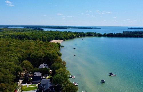 Ramara Cottage | 4 Bedroom, 7 Bed Cottage: Sand and Shallow Crystal Clear Water on Lake Simcoe