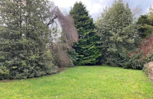 Gibbstown House | 4 bedroom, 8 single beds, with free parking & wifi near new walkway