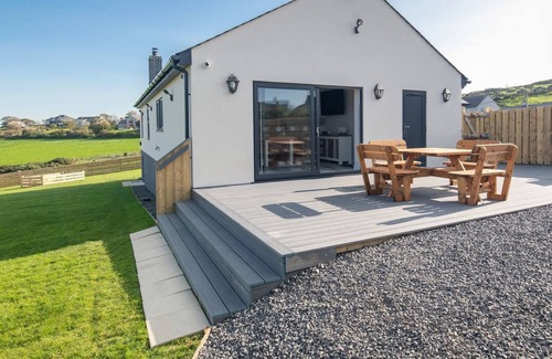 Cylch-Y-Garn Cottage | 4 bedroom accommodation in Llanfairynghornwy