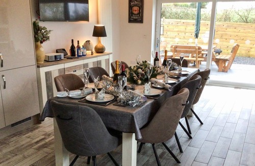 Cylch-Y-Garn Cottage | 4 bedroom accommodation in Llanfairynghornwy