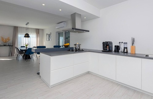 Imotski House | 4 bedroom amazing home in Imotski