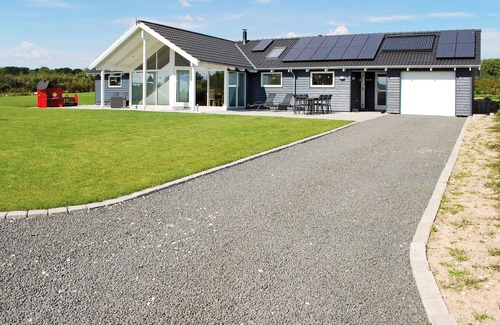 Ronde House | 4 bedroom awesome home in Rønde