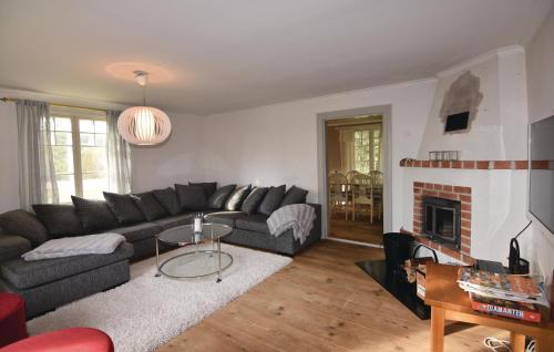 Annolfsbyn House | 4 Bedroom Awesome Home In Mellerud