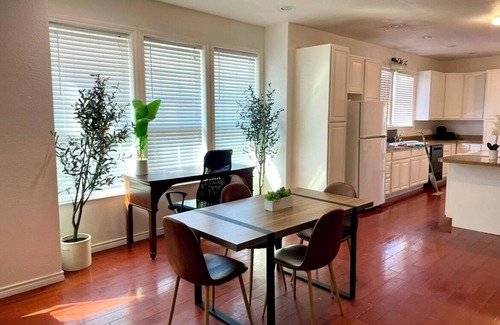 Sherman House | 4-bedroom Charming house in Sherman with Fireplace