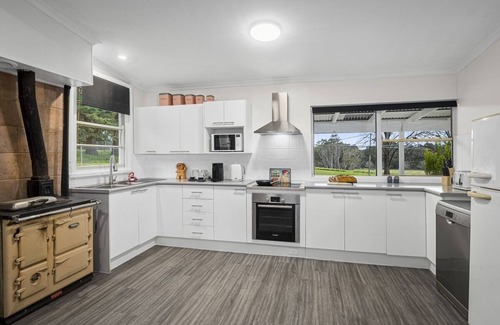 Penrose Cottage | 4 Bedroom cottage, with fire pit! 🔥