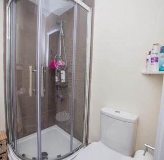 Thorpe Satchville Apartment | 4 Bedroom Ensuite Apartment Deacon house Leicester Min 2 weeks