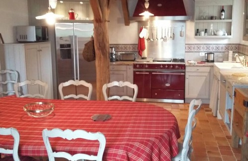 Saint-Bris-des-Bois House | 4-bedroom house for 8 people, sleeps up to 12 people