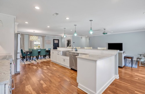 Wilmington House | 4-Bedroom Haven with Saltwater Pool - Your Ultimate Escape Awaits!