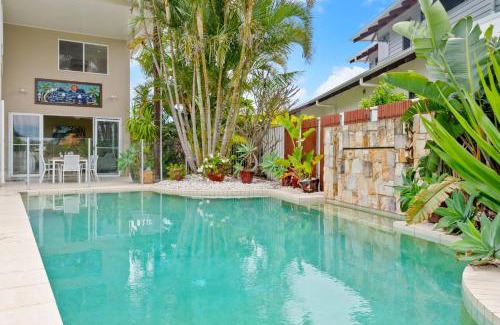 Buddina House | 4 bedroom home on the water