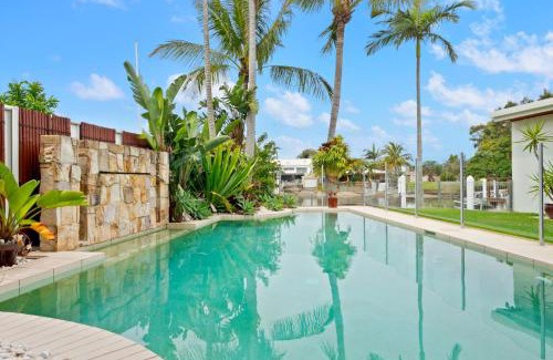 Buddina House | 4 bedroom home on the water