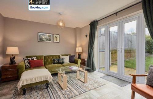 Leeds House | 4 Bedroom House By Homebird Property Management Short Lets & Serviced Accommodation Leeds with Parking, Garden & Patio Area