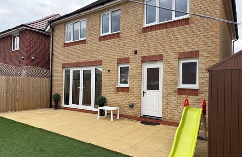 Halewood House | 4 Bedroom House - Sleeps 8, Free Parking, Garden