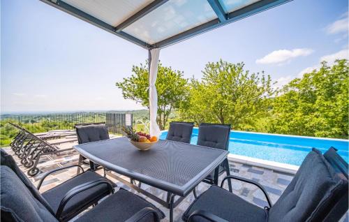 Jastrebarsko House | 4 Bedroom Nice Home In Ivancici