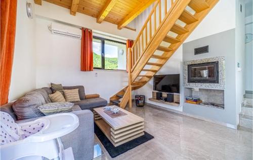 Jastrebarsko House | 4 Bedroom Nice Home In Ivancici
