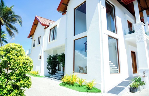 Wadduwa Villa | 4 Bedroom Private Villa on the Beach