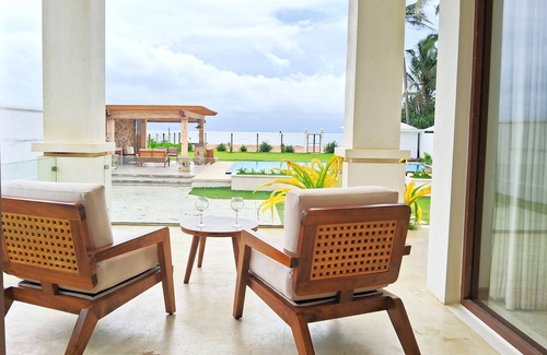 Wadduwa Villa | 4 Bedroom Private Villa on the Beach