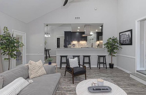 Columbus House | 4 Bedroom Retreat — Close to Ft Benning: Modern, Cozy, and Mins to Everything!