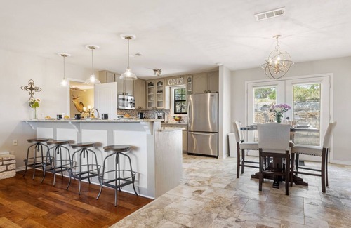 Round Mountain House | 4-bedroom vacation home just 15-minute walk to Hamilton Pool Preserve