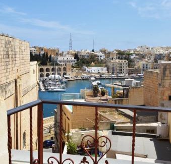 Birgu House | 4 Bedrooms Homestays In Birgu