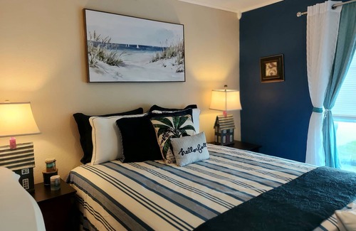 Elm Mott House | 4 Bedrooms, Large Private Backyard, Dog Friendly, WACO Area