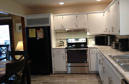 Port Clinton Apartment | 4 bedrooms+queen sleeper, 2 full kitchens, 2 Full Bathrooms, seasonal pool