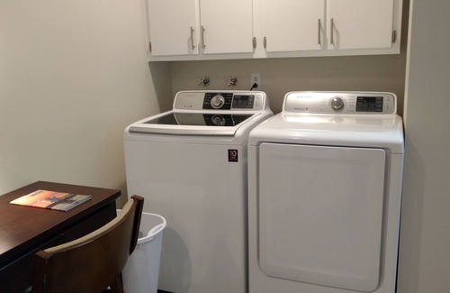 Port Clinton Apartment | 4 bedrooms+queen sleeper, 2 full kitchens, 2 Full Bathrooms, seasonal pool