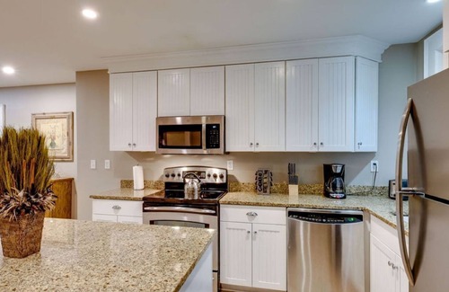 Historic District - North Apartment | 4 BR Beauty blocks from the River