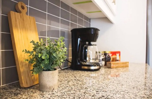 Springwater House | 4 BR Brand New Home by Snow Valley Ski Resortnn