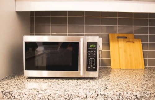 Springwater House | 4 BR Brand New Home by Snow Valley Ski Resortnn