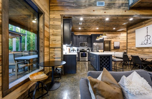 Broken Bow Cabin | 4 BR W/Hot Tub, Firepit, Cornhole, Frisby Golf, EV Outlet