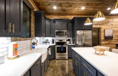 Broken Bow Cabin | 4 BR W/Hot Tub, Firepit, Cornhole, Frisby Golf, EV Outlet