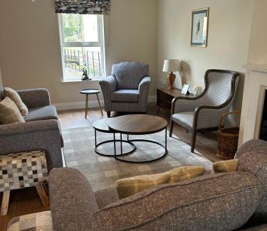 Tullycreevy House | 4 Castle Court