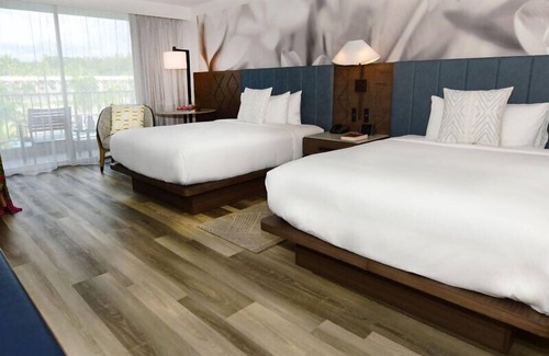 Lihue Hotel | 4 Comfortable Rooms w/Ocean View! Steps Away from Kalapaki Beach! Outdoor Pool!