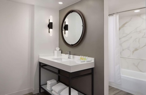 Lihue Hotel | 4 Comfortable Rooms w/Ocean View! Steps Away from Kalapaki Beach! Outdoor Pool!