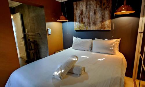 La Mercy Apartment | 4 Dolphin Views La Mercy Luxury Beachfront Apartment with Private Swimming Pool