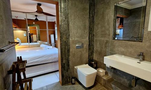 La Mercy Apartment | 4 Dolphin Views La Mercy Luxury Beachfront Apartment with Private Swimming Pool