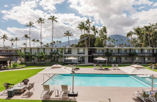 Kahului Hotel | 4 Group-friendly Units with Beautiful Ocean View, Outdoor Pool, Pet-friendly