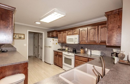 Hot Springs Village House | 4 Hendaye Way - HDTV, WIFI. A very nicely furnished 3 BATH home on Ponce De Leon