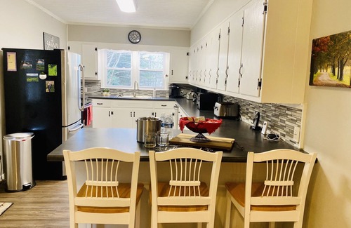 Deep Gap House | 4 houses down from our farm, The Grace Place - king & queen beds