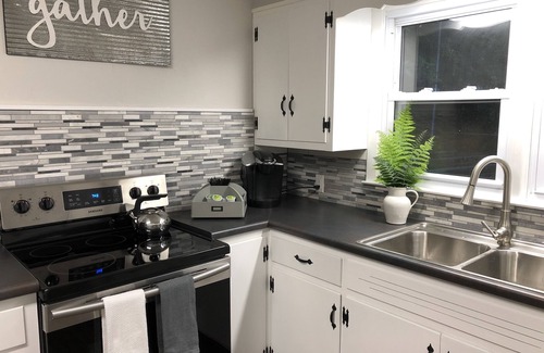 Deep Gap House | 4 houses down from our farm, The Grace Place - king & queen beds