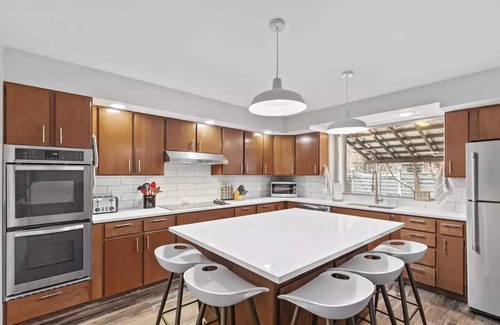 Kellogg House | 4 king beds, walk to restaurants, ideal for groups, gondola view, HUGE game room