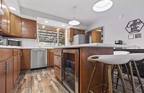 Kellogg House | 4 king beds, walk to restaurants, ideal for groups, gondola view, HUGE game room