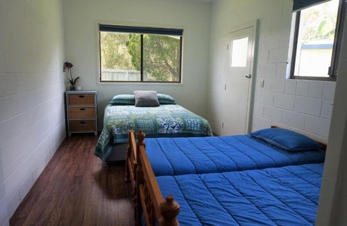 Tin Can Bay House | 4 Mallett Street Tin Can Bay Walk to Everything