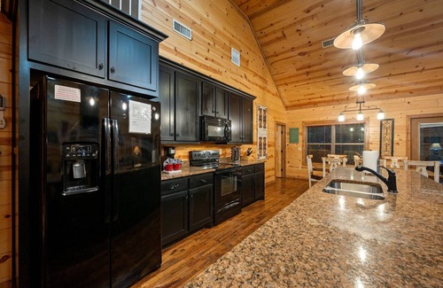 Broken Bow Cabin | 4 Master Bedrooms, Hot Tub, Playground- Single Story