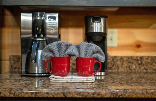 Broken Bow Cabin | 4 Master Bedrooms, Hot Tub, Playground- Single Story